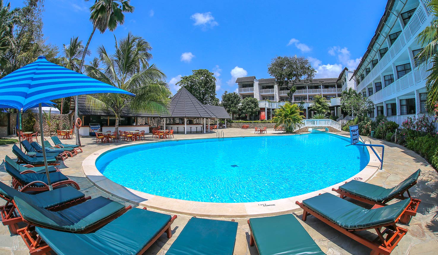 Travellers Beach Hotel & Club Resort
